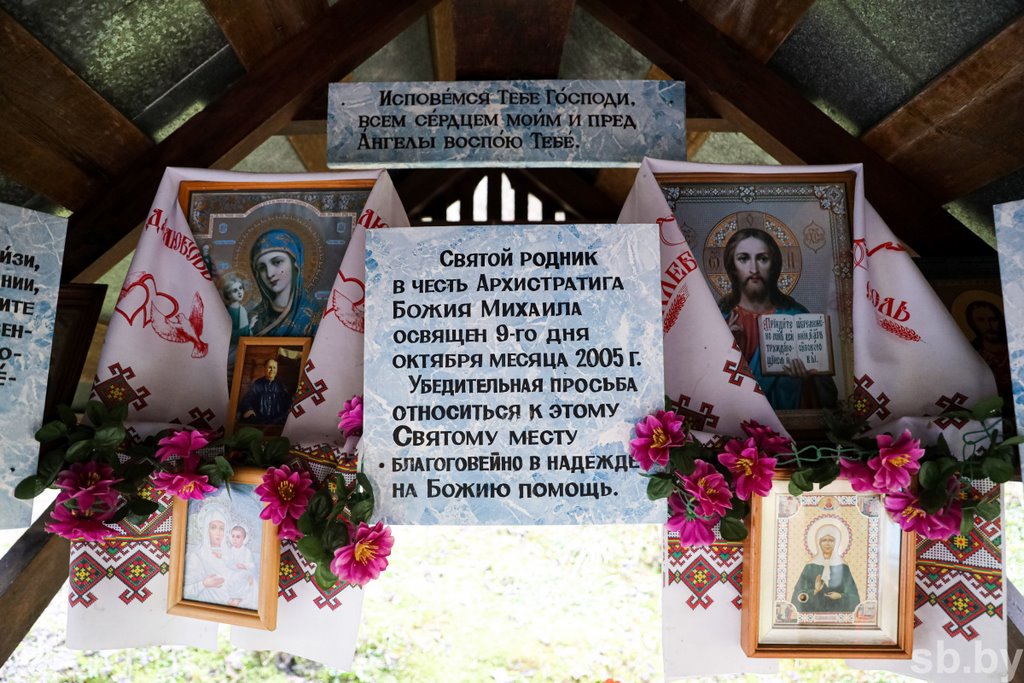 Намоленное место. Сотни людей едут к роднику у Западного Буга, чтобы окунуться в купель