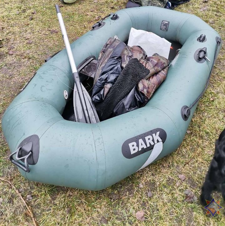Лодка перевернулась и мужчины оказались в воде. Двое мужчин-рыбаков спасены работниками МЧС в Кобринском районе