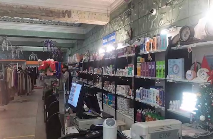 Продавец похитила более 75 тысяч рублей, а недостачу повесила на жителей поселка