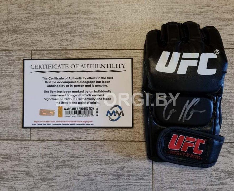 В Беларуси продается перчатка с автографом Макгрегора. Цена — около 3 тысяч рублей