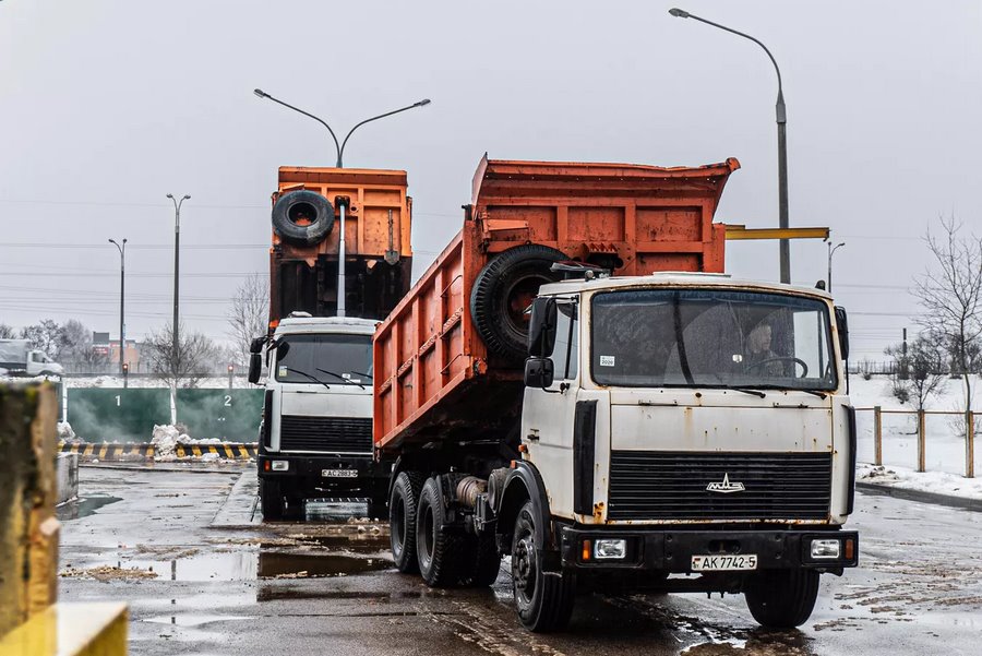 Тает на глазах: как работает единственный в Беларуси снегоплавильный пункт