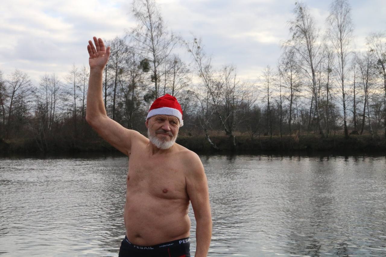 Зимний заплыв на Мухавце в Бресте. Смотрите фото