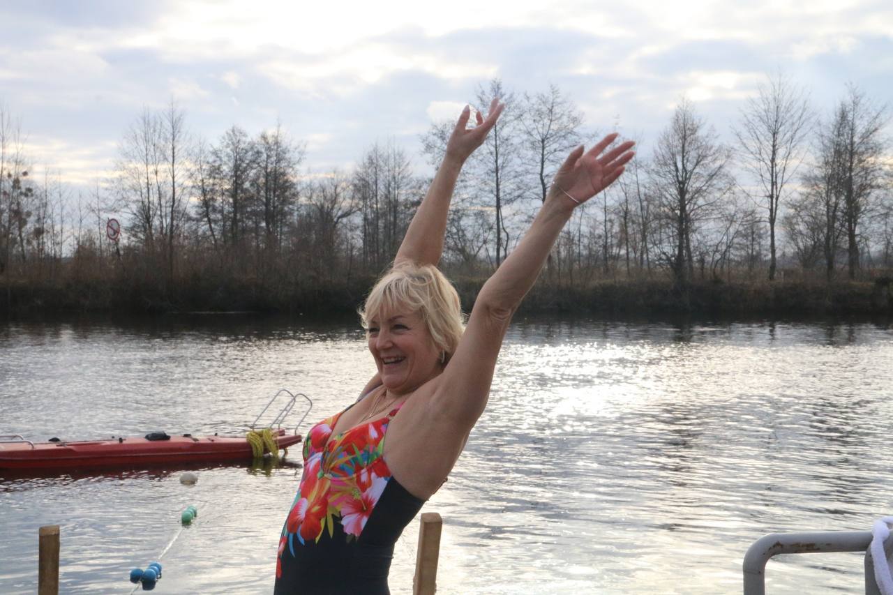 Зимний заплыв на Мухавце в Бресте. Смотрите фото