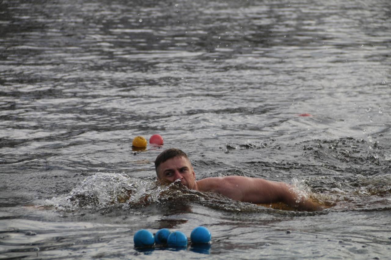 Зимний заплыв на Мухавце в Бресте. Смотрите фото