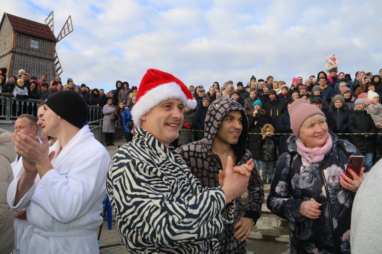 Зимний заплыв на Мухавце в Бресте. Смотрите фото