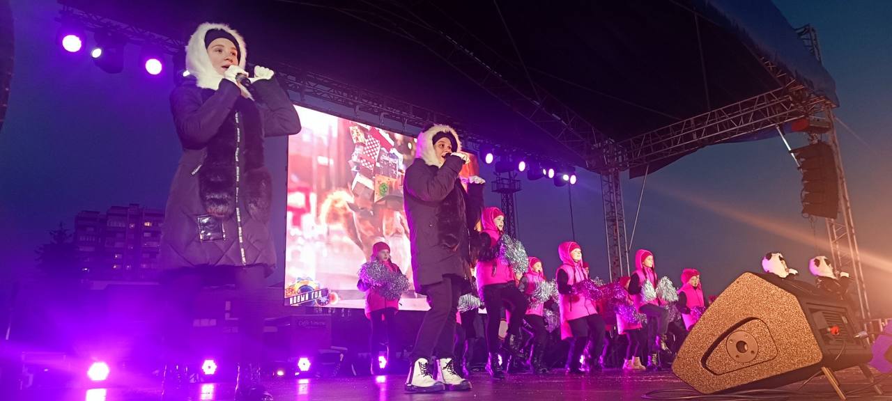 Вчера в Бресте состоялось открытие главной елки Ленинского района.