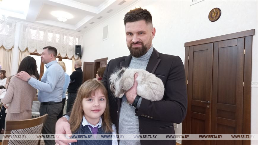 В Брестском горисполкоме сегодня чествовали финалистов фотоконкурса, посвященного выбору талисмана Бреста 2023 года