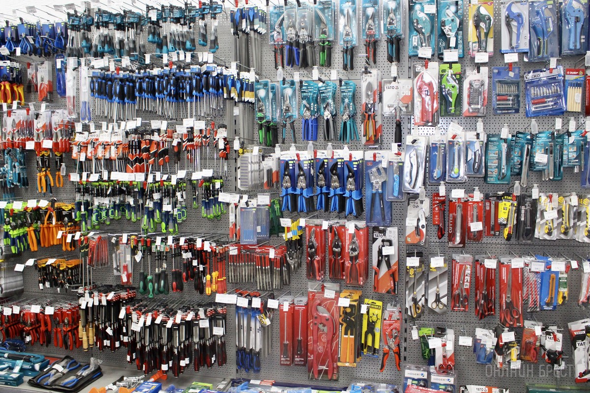 Мужу, отцу, дедушке, брату. Выбирайте нужные подарки для настоящих мужчин в строительных магазинах «АмайзТрейд» в Бресте