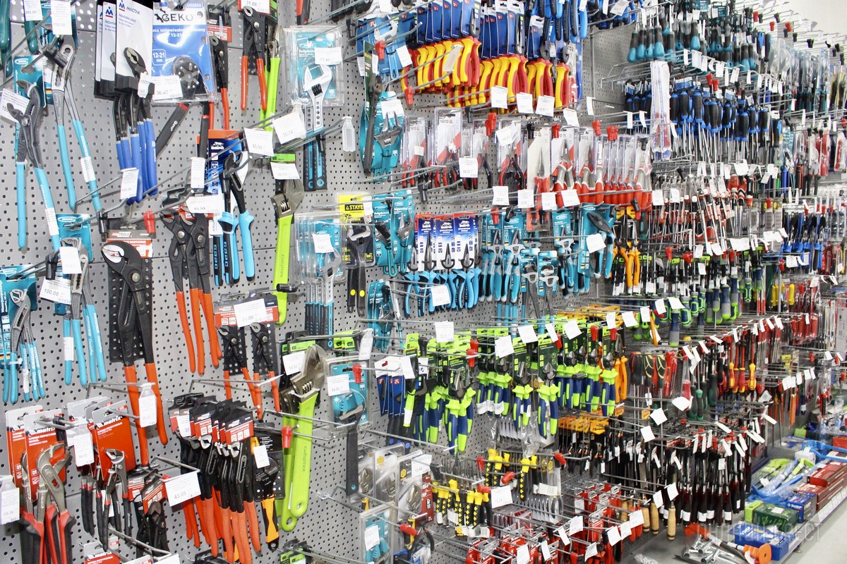 Мужу, отцу, дедушке, брату. Выбирайте нужные подарки для настоящих мужчин в строительных магазинах «АмайзТрейд» в Бресте