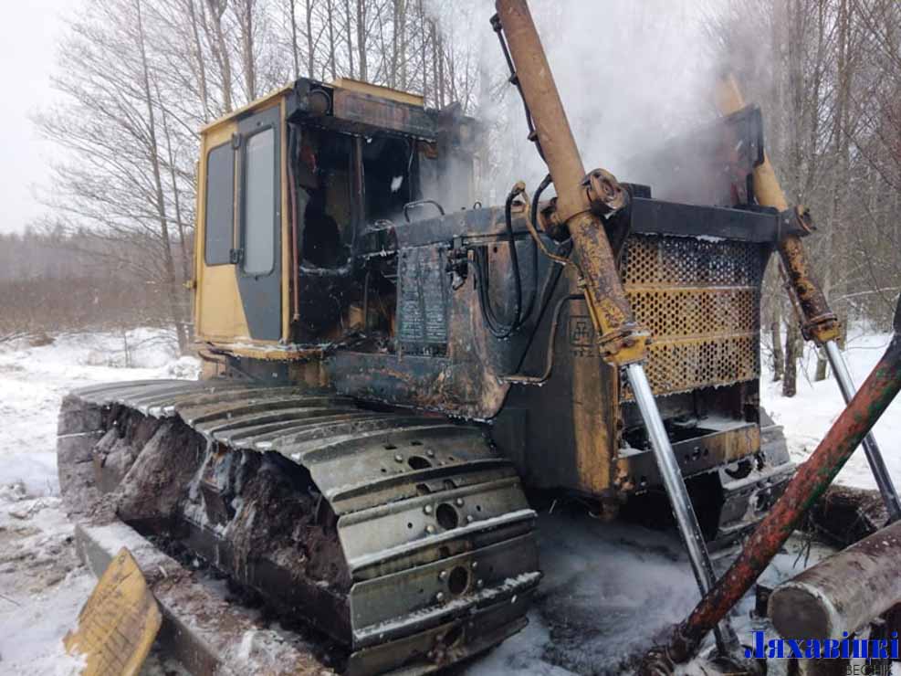 В Ляховичский РОЧС поступило сообщение о загорании бульдозера.