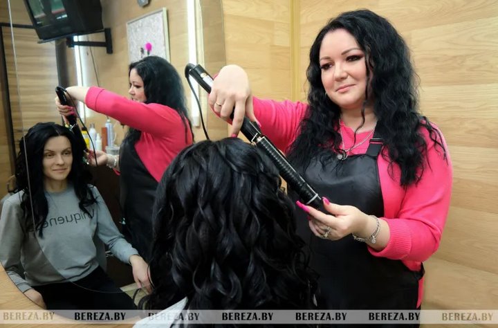 Искусство парикмахера: Жительница Брестской области рассказала о работе и увлечении
