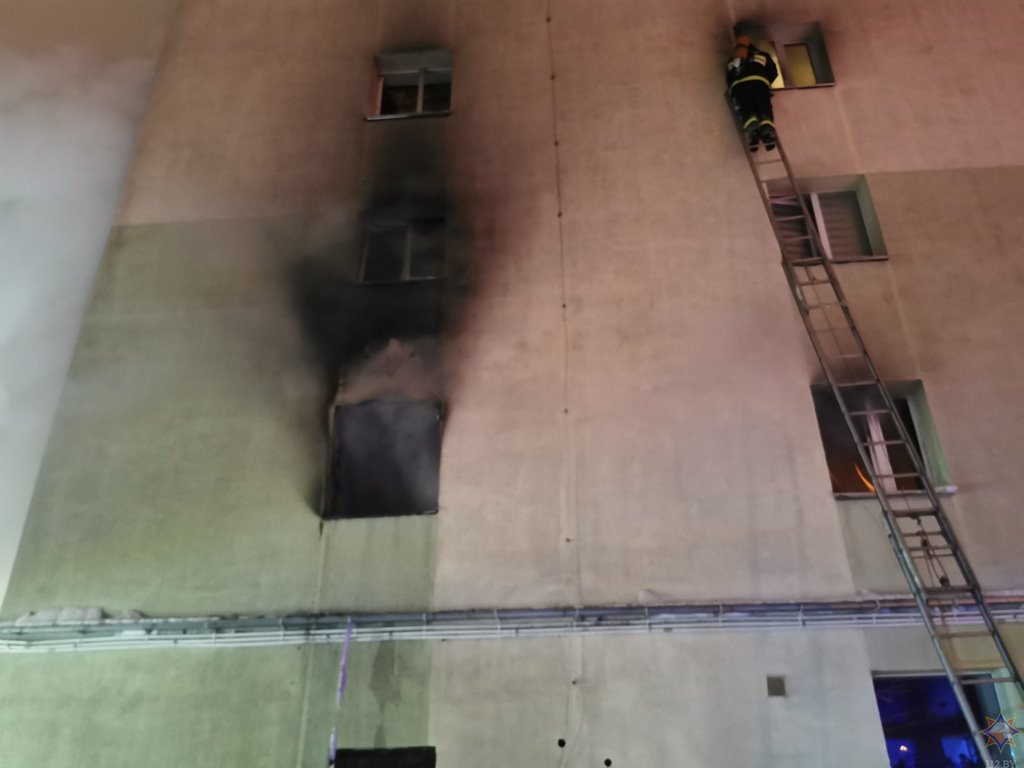 Пожар в пятиэтажке в Минске: погибло 6 человек, более 20 человек спасены