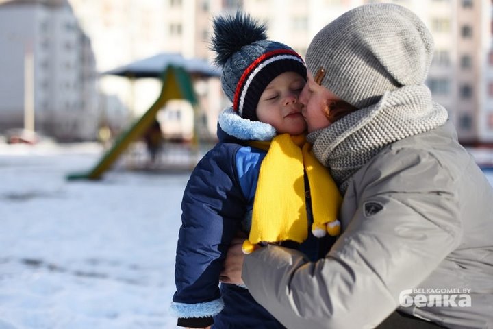 История сироты, которая почувствовала себя счастливой после рождения сына