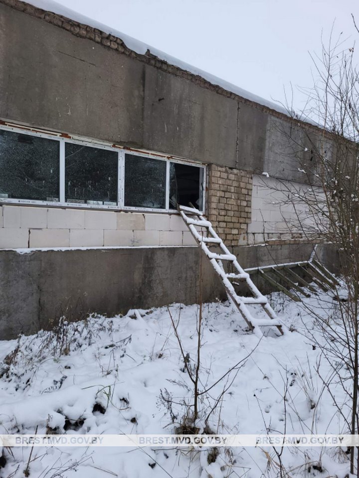 Жители Барановичского района обворовали склад, чтобы обменять украденное на алкоголь