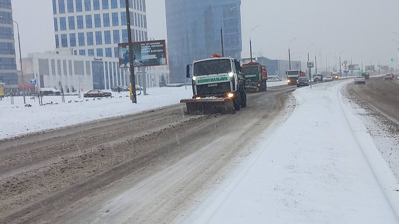 В Бресте более 200 работников «Коммунальника» борются со снегом