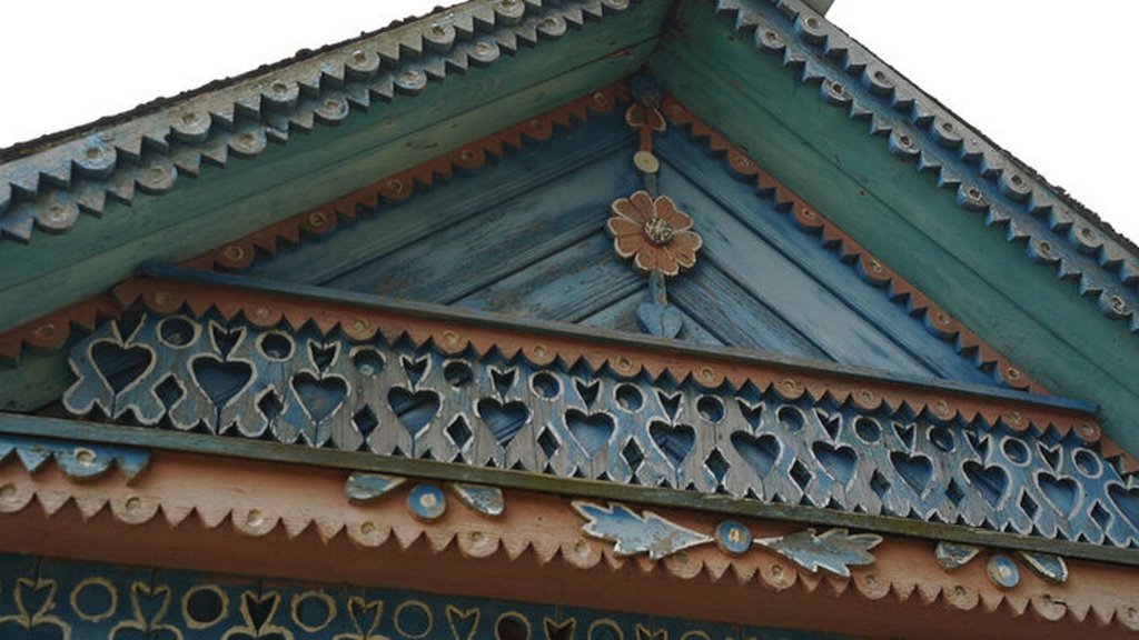 Молодая семья купила старый дом в белорусской деревне — и обставляет его вещами бабушек и дедушек