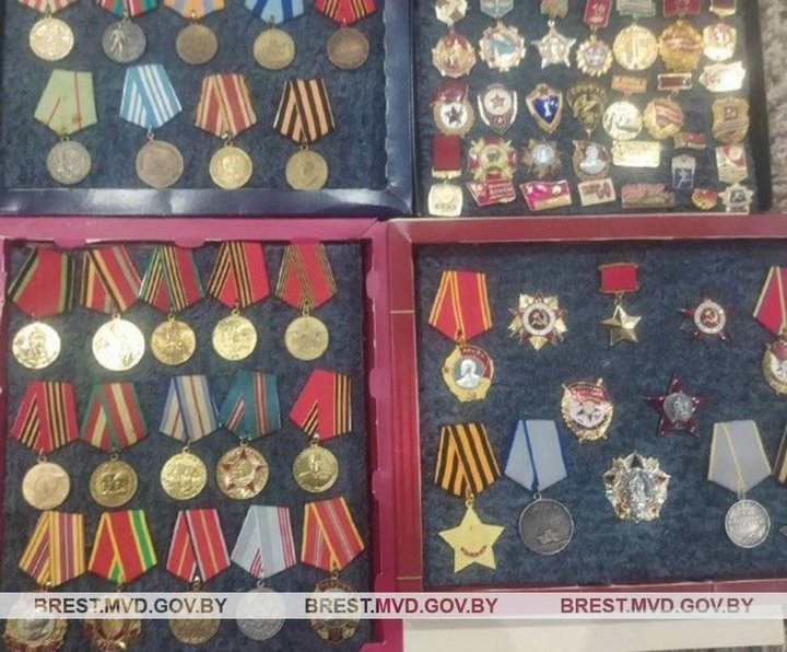 Коллекцию орденов и медалей украли у мужчины под Ивацевичами