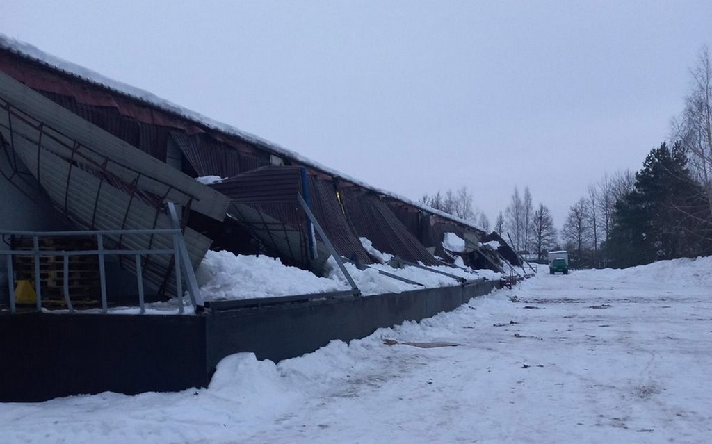 В Барановичах рухнул навес крупного склада базы «Бакалея» под тяжестью снега