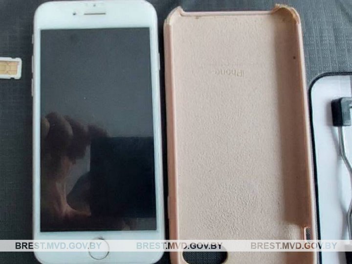 Жительница Бреста забыла на лавочке сумку, ее присвоил 50-летний житель города