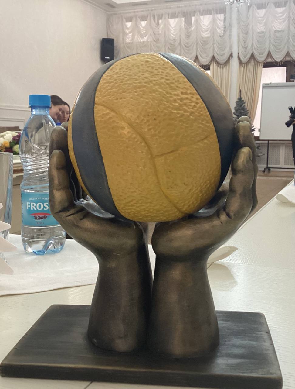 В брестском горисполкоме чествовали женскую волейбольную команду «Прибужье».