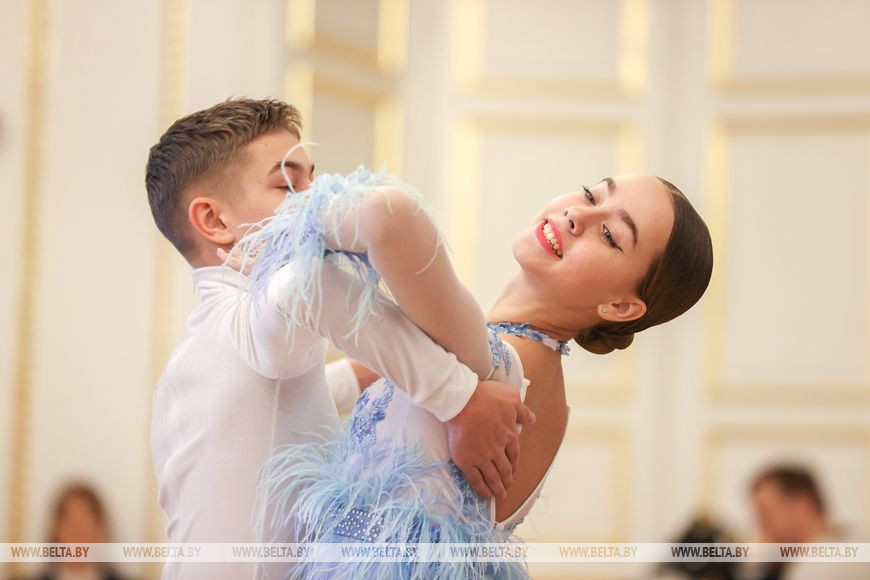 Новогодний бал одаренной молодежи прошел во дворце Пусловских