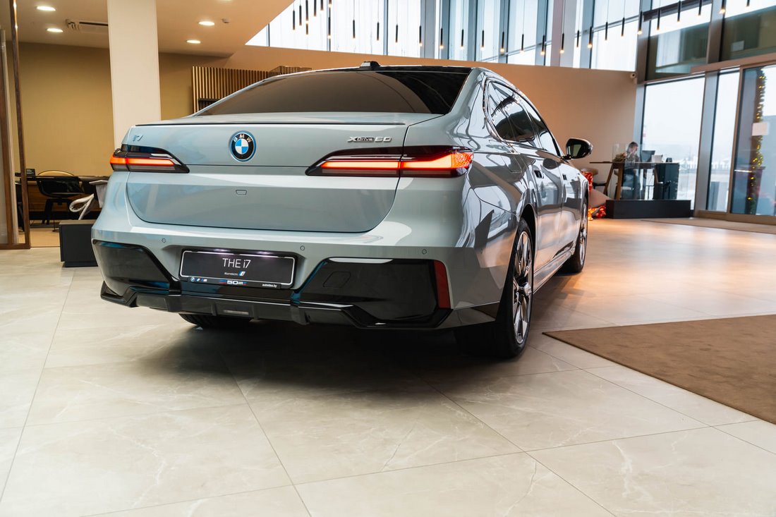 В Беларусь приехал первый для страны BMW i7