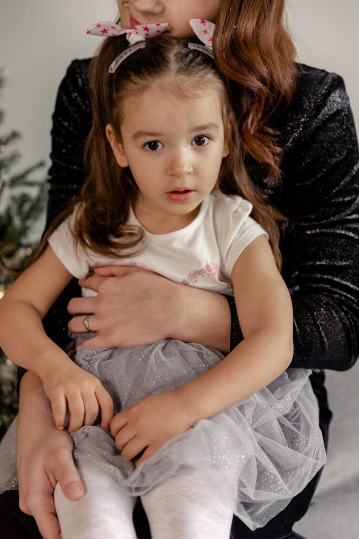 «Мечтает играть с детьми и помогать маме». Николь из Бреста нужен вертикализатор