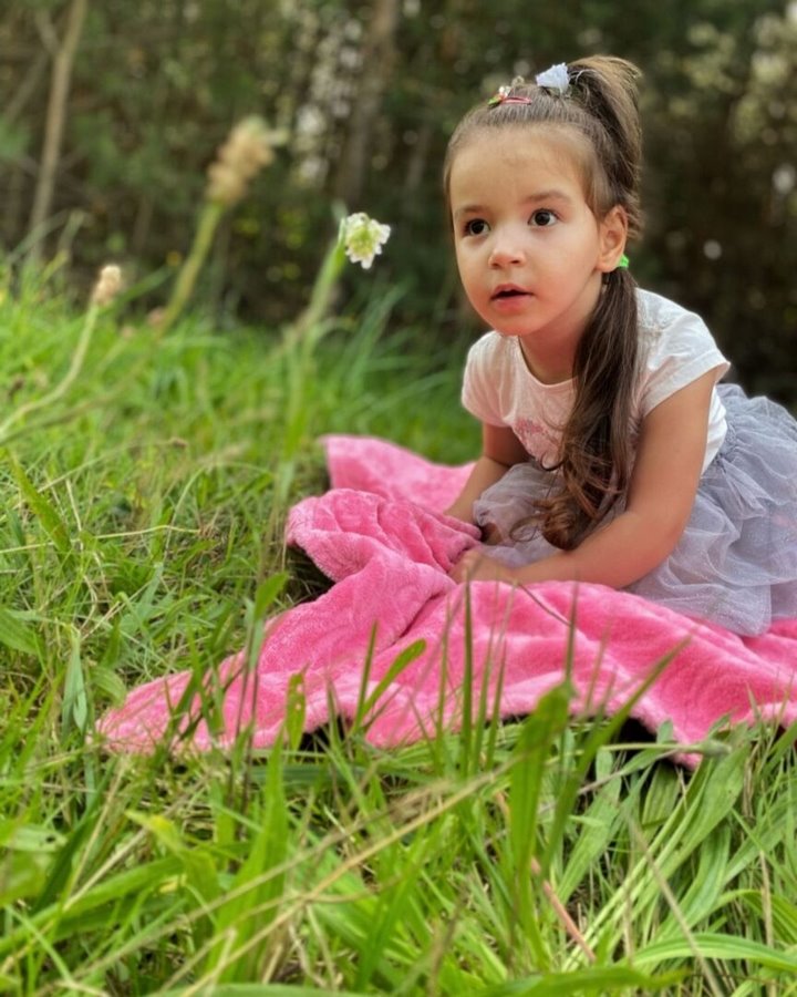 «Мечтает играть с детьми и помогать маме». Николь из Бреста нужен вертикализатор