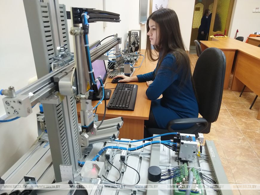 В Бресте открыли именную лабораторию Барановичского станкостроительного завода