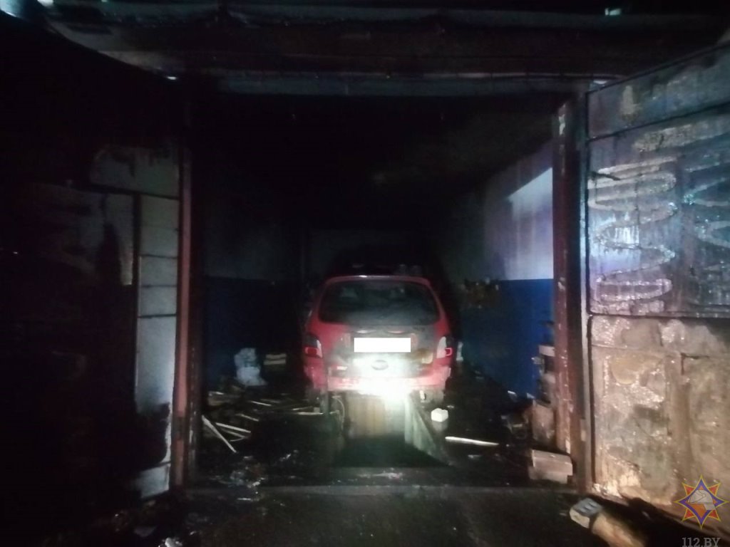 В Бресте горел гараж: работники МЧС спасли мужчину