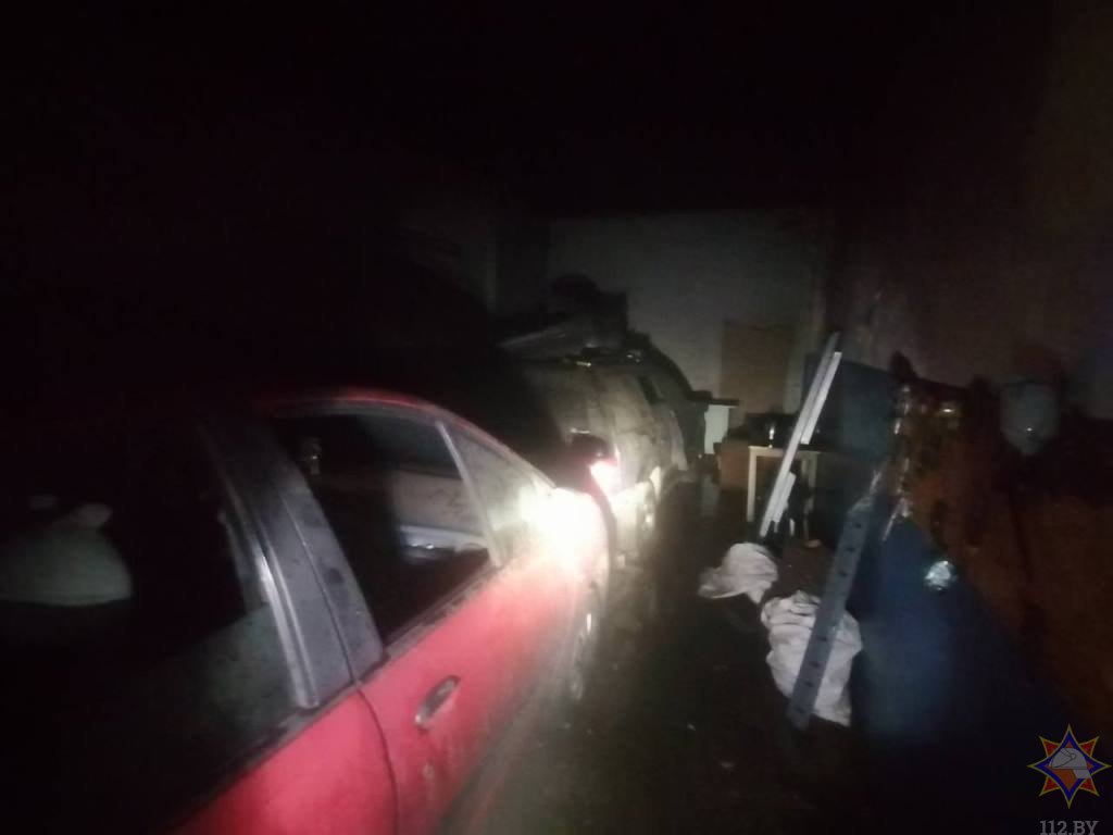 В Бресте горел гараж: работники МЧС спасли мужчину