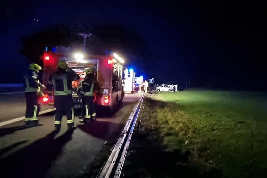 В Германии перевернулся бус с белорусом за рулем и тремя пассажирами