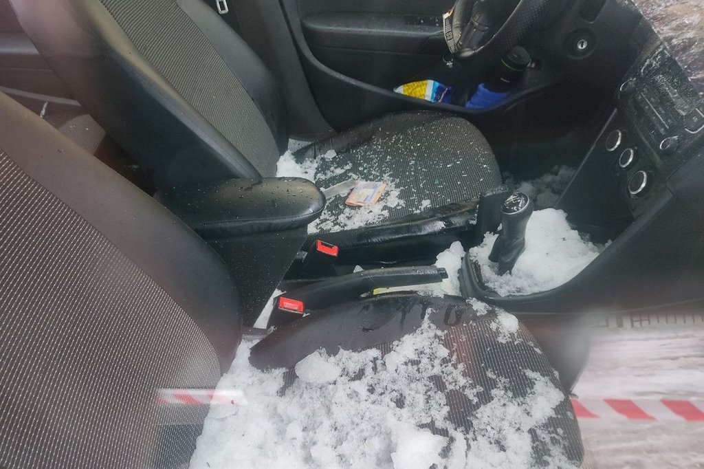 Белорус показал последствия падения снега на его Volkswagen Polo