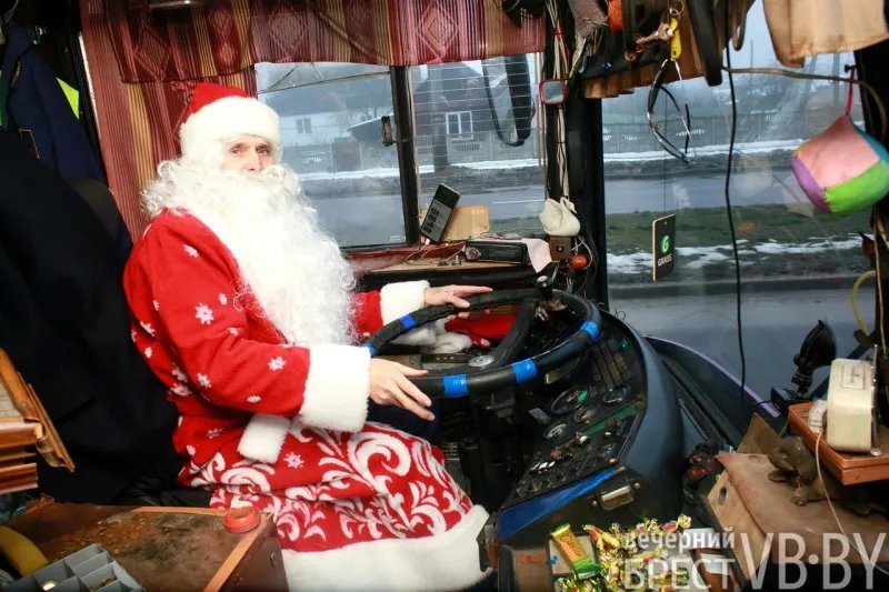 Брестский Дед Мороз повезет горожан в Новый год на автобусе!