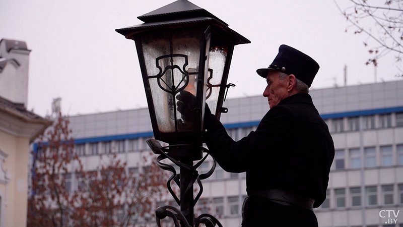 Поговорили с единственным в стране фонарщиком