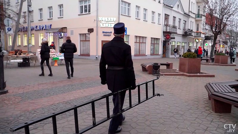 Поговорили с единственным в стране фонарщиком