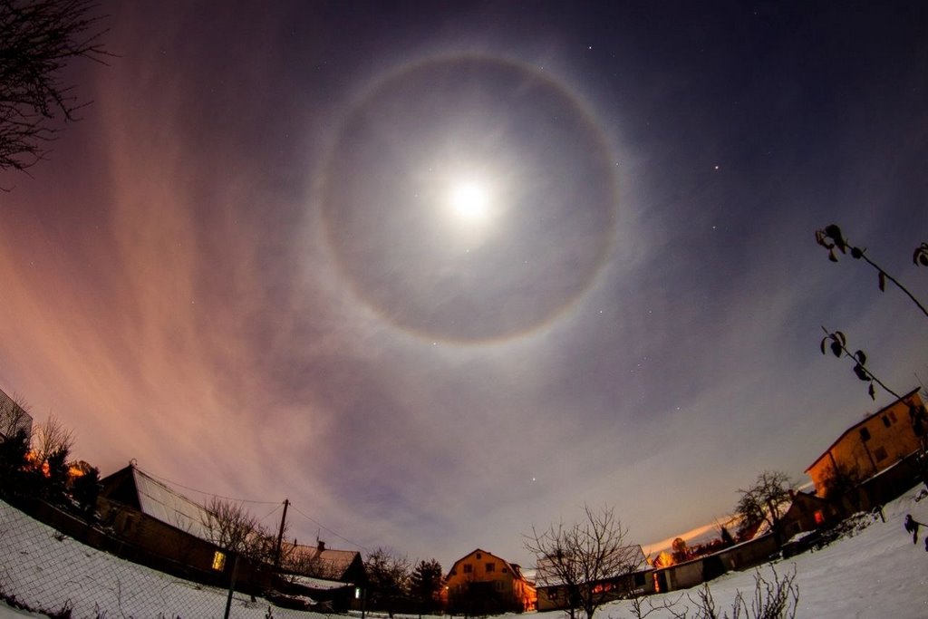 Ночью белорусы наблюдали удивительное астрономическое явление. Есть фото