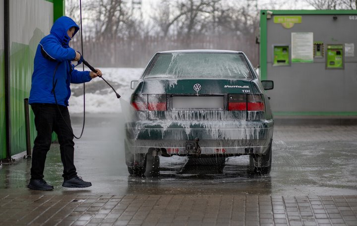 Стоит ли мыть машину в мороз на мойке самообслуживания? Топ-5 советов от владельца такого бизнеса