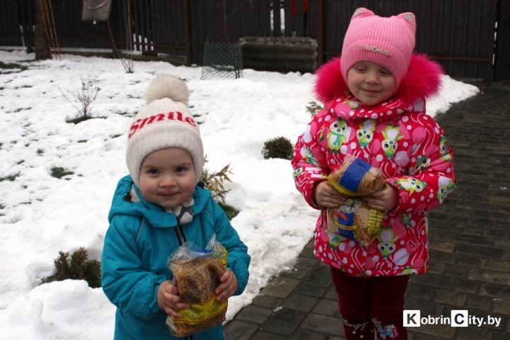 Кобринские байкеры поздравили с Новым годом одиноких животных и привезли им вкусные подарки