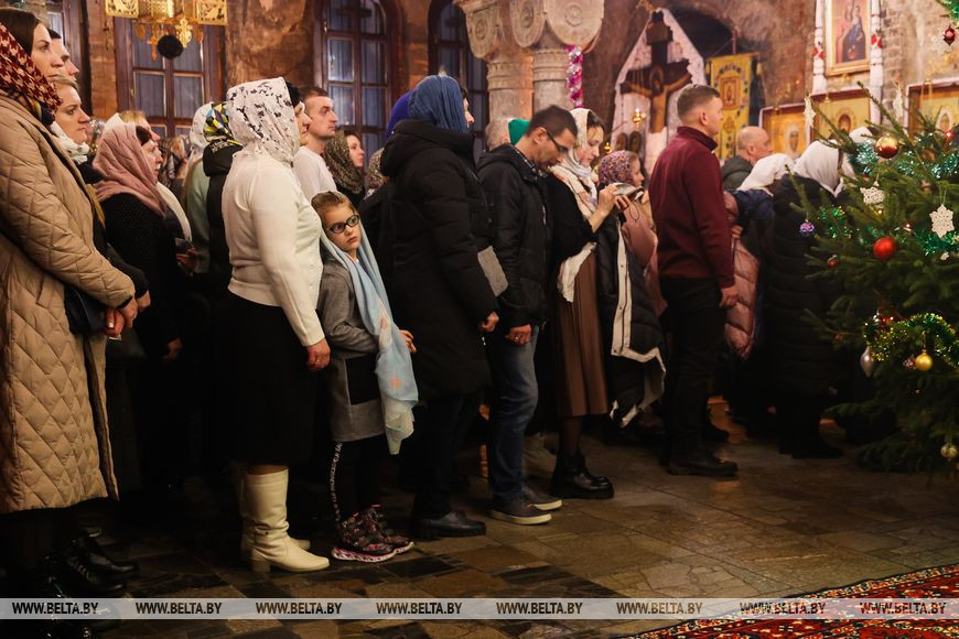 В Бресте православные верующие празднуют Рождество Христово