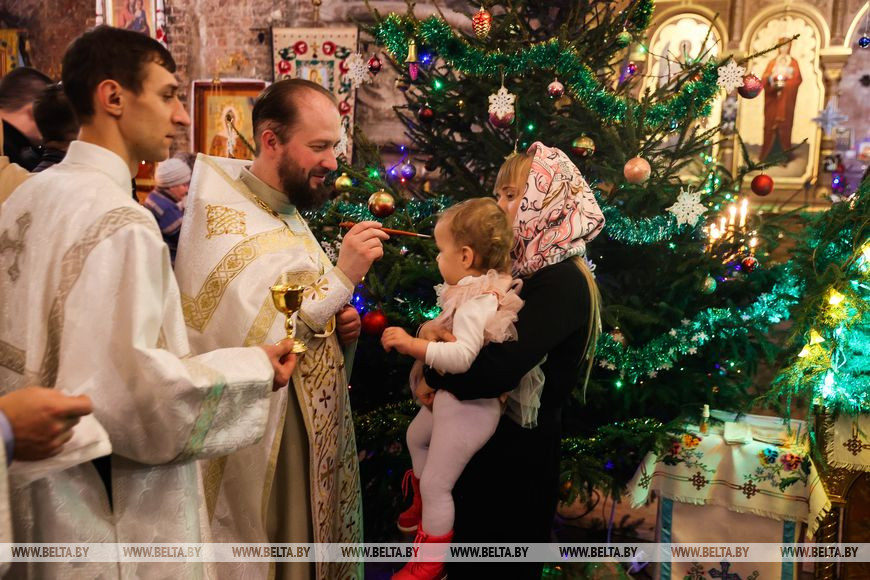 В Бресте православные верующие празднуют Рождество Христово