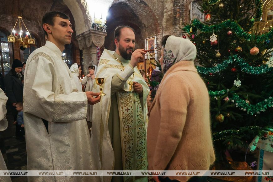 В Бресте православные верующие празднуют Рождество Христово