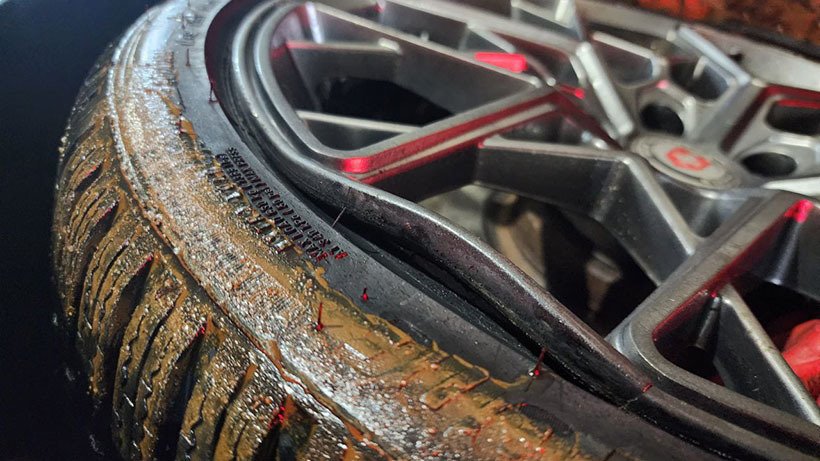 Трасса М1, ямы и разбитые колеса. Водители жалуются на состояние магистрали