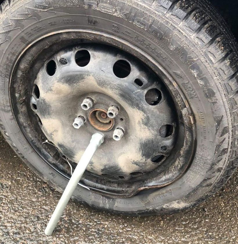 Трасса М1, ямы и разбитые колеса. Водители жалуются на состояние магистрали