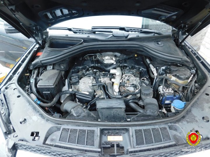 Mercedes угнали в России, а нашли в Беларуси. Машина несколько лет меняла владельцев