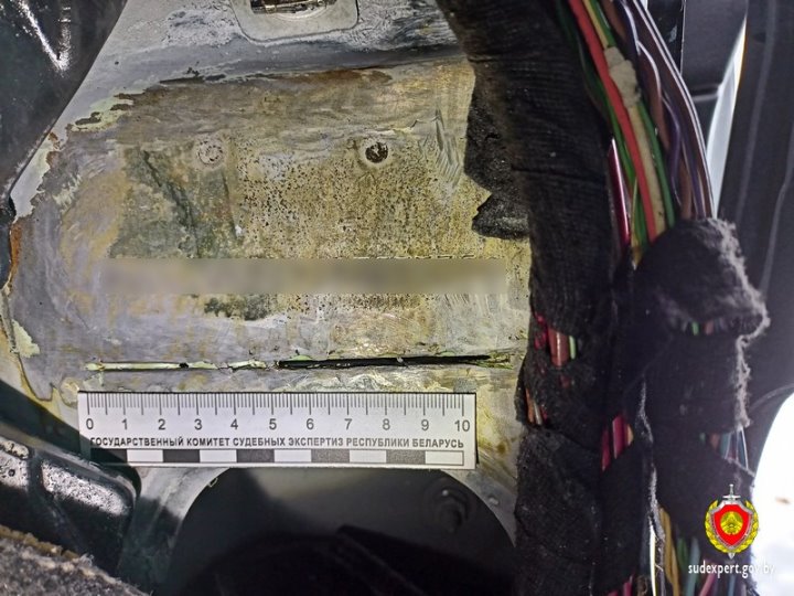 Mercedes угнали в России, а нашли в Беларуси. Машина несколько лет меняла владельцев