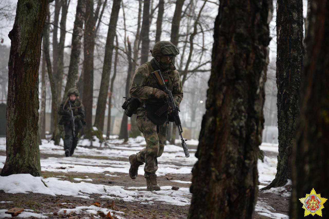 На полигоне Брестский проводятся занятия по огневой, тактической, инженерной и медицинской подготовке