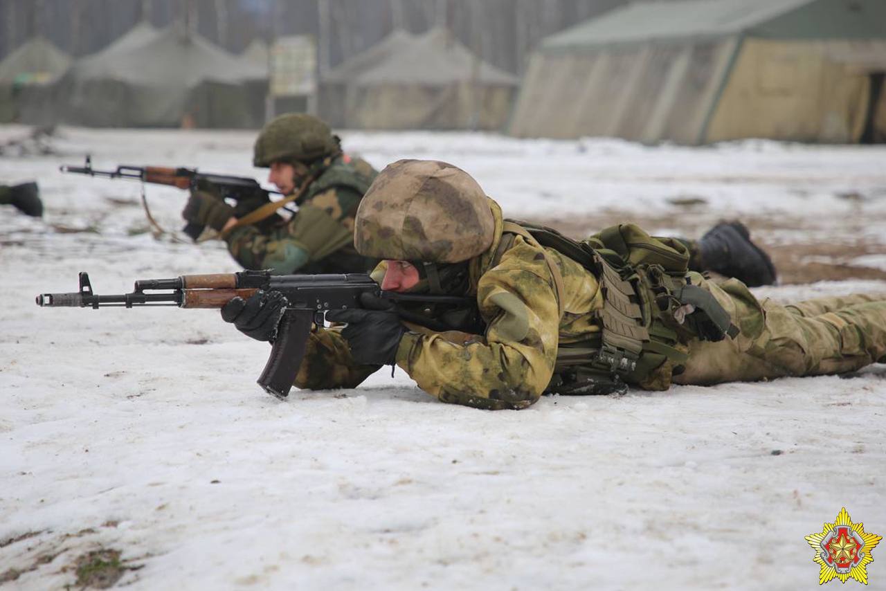 На полигоне Брестский проводятся занятия по огневой, тактической, инженерной и медицинской подготовке