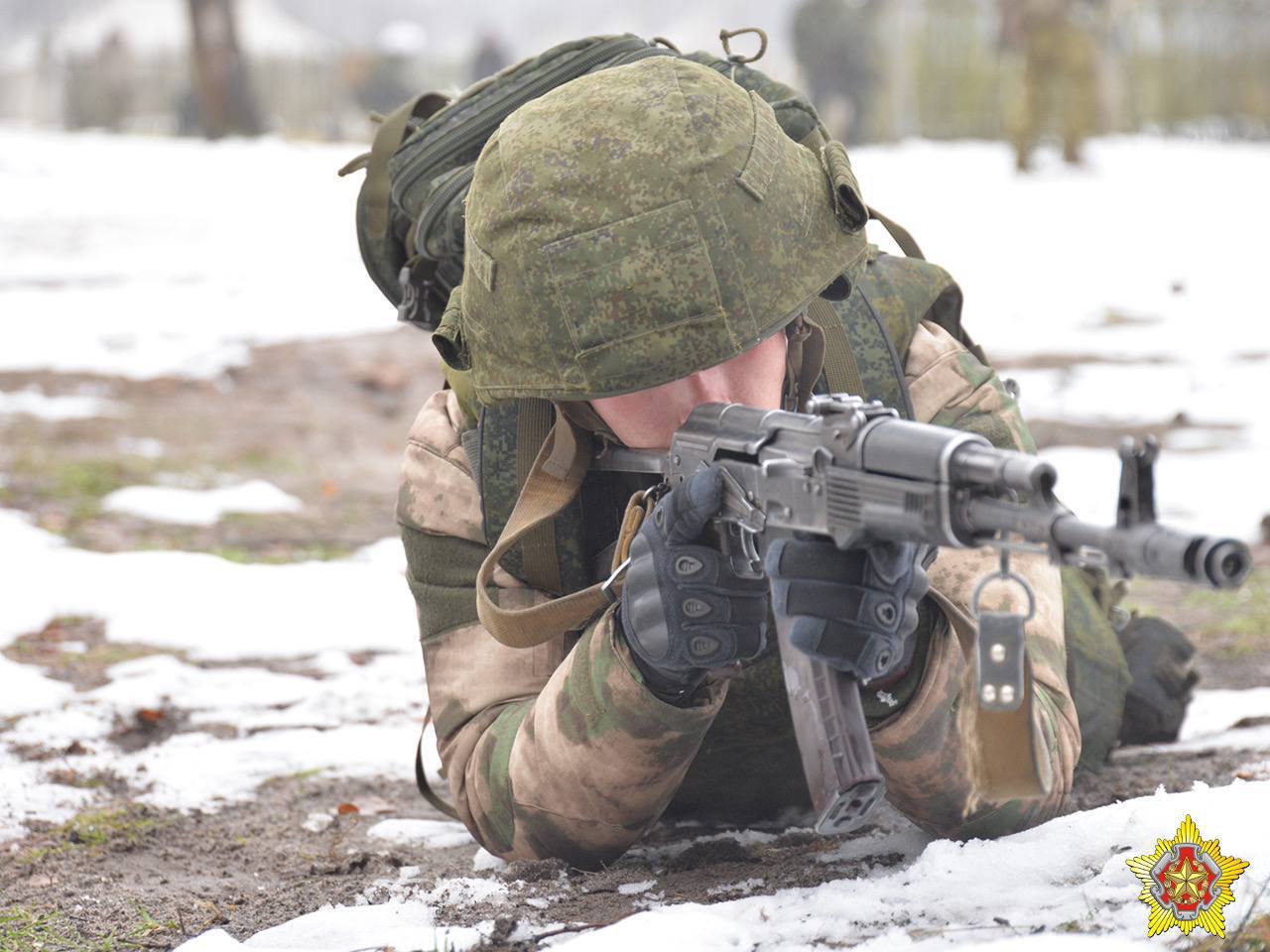 На полигоне Брестский проводятся занятия по огневой, тактической, инженерной и медицинской подготовке