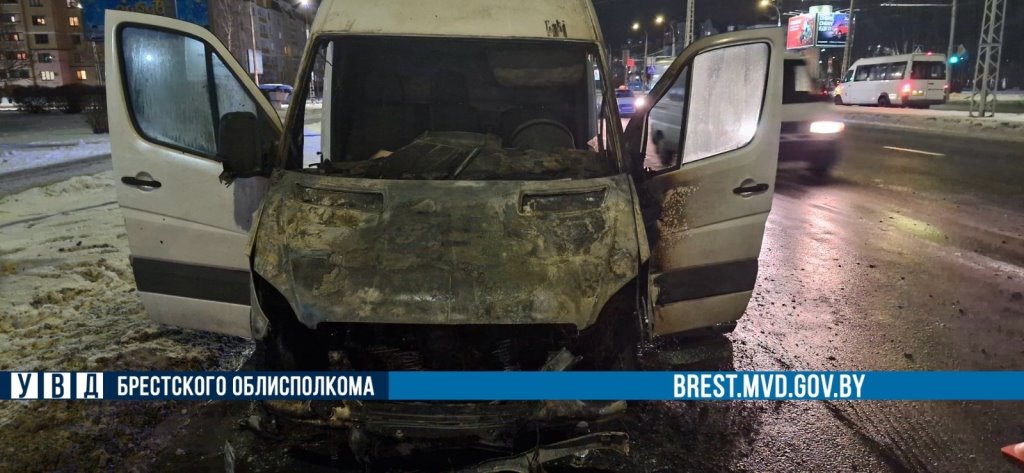 В Бресте горел Mercedes. Появились подробности